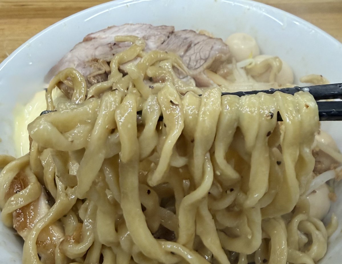 Easti51438955's tweet photo. 栃木県小山市

ラーメンえびす
まぜそば(300g・豚2枚)うずら5個

今日はラーメンえびすさんへ🔰😊
まぜそばニンニク以外全部をいただきました🍜最高に美味しいです😍😍また食べたいです😋💯ごちそうさまでした🙏 https://t.co/ciOynpPSiH