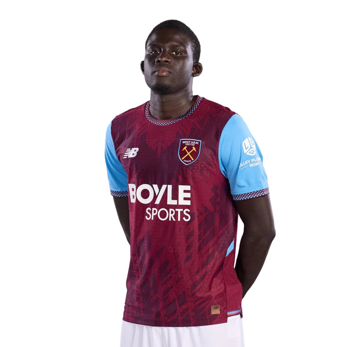 RealHokery's tweet photo. 🚨⚒️EXCL: West Ham have received a bid from Brentford for El Hadji Malick Diouf worth £35m, rising to around £40m in total. #WHUFC likely to accept with Manchester United's Harry Amass already identified as replacement. Opening bid expected for #MUFC left-back in the coming days. 

[📰: @RoshaneSport ]