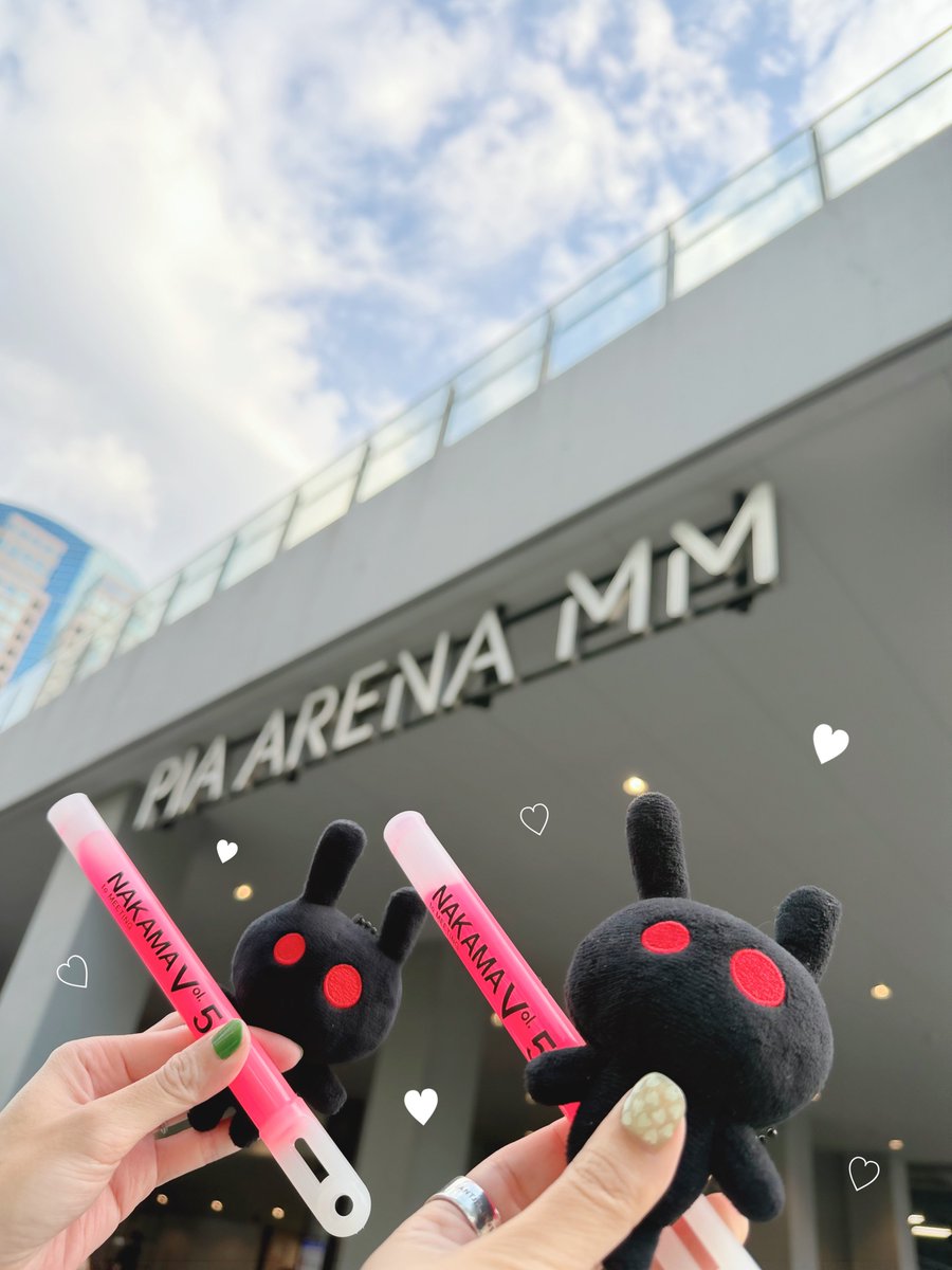 niconico_405's tweet photo. 【横浜8/12🤳3階】

借り物で近くの方が選ばれて
吾郎ちゃんが来てくれて
お見送りも吾郎ちゃんで
吾郎ちゃんdayだった🩷

友達と🫶🏻したら
最初は見てなかったけど
名前呼んだら目を見開いて
うんうんってしてくれた🥰

2日ともAブロックの人に
見られながらでやりづらかった笑
#NAKAMAtoMEETING_vol5 https://t.co/zIZF2QOQR5