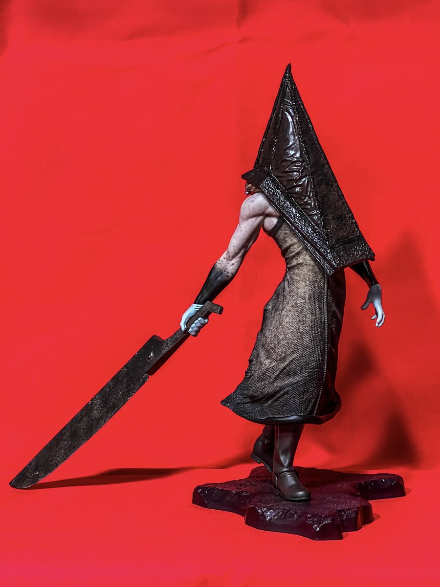 tsuchinoko10's tweet photo. コナミプライズコレクション
「SILENT HILL2  レッドピラミッドシング」

ちょっと前の発売になりますが、原型担当させていただきました。

商品サンプルいただきましたが、プライズとは思えない脅威の生産クオリティ！！

塗装何工程あるんだろうか…

#silenthill  #silenthill2 https://t.co/LMnqdGbsHs