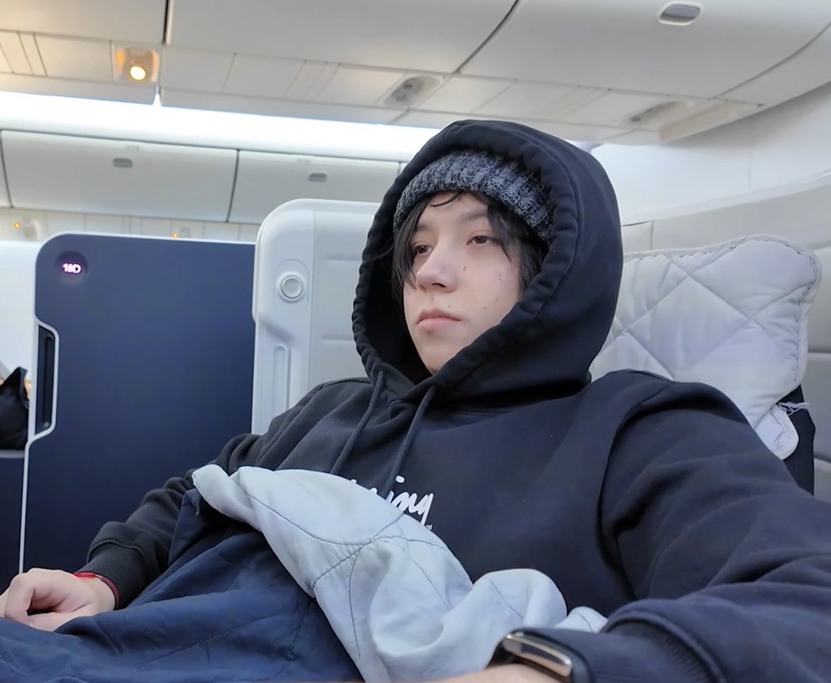YunButForQ's tweet photo. 귀여워
배부른 새끼 고양이 같아….. https://t.co/HjcoW8as7P