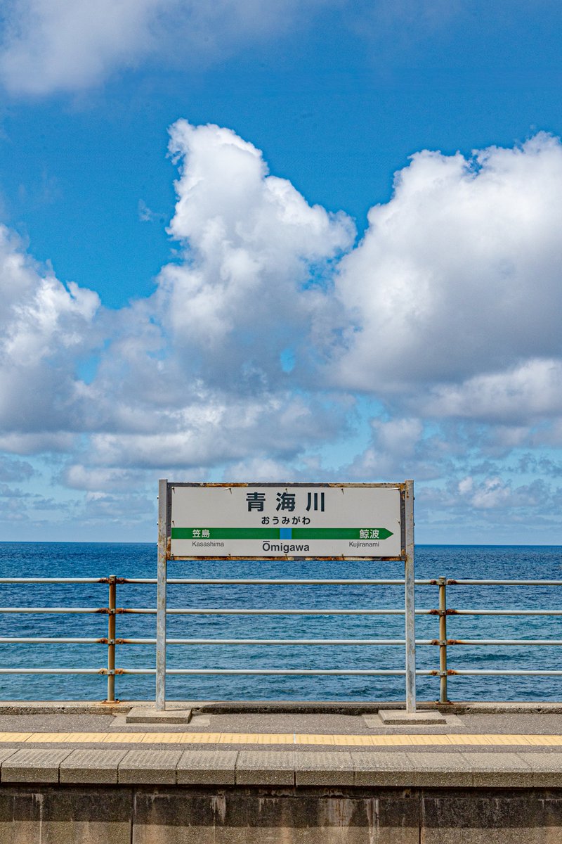 yuya0240's tweet photo. 海が見える駅ってなんかいいよね https://t.co/WgbFEaVJJy