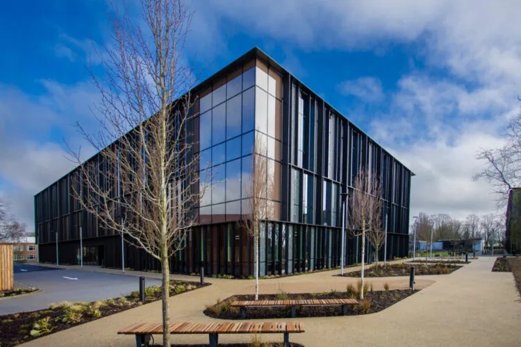 ElectronicsNews's tweet photo. The Satellite Applications Catapult transits to new HQ 📢🌟

It's been in its current location, the Electron Building in Harwell, since 2013, which is “coming to the end of its working life” @SatAppsCatapult

It will be staying in the Harwell Campus... 👉 https://t.co/ZaOBTkYMh6 https://t.co/NomrTi93nP