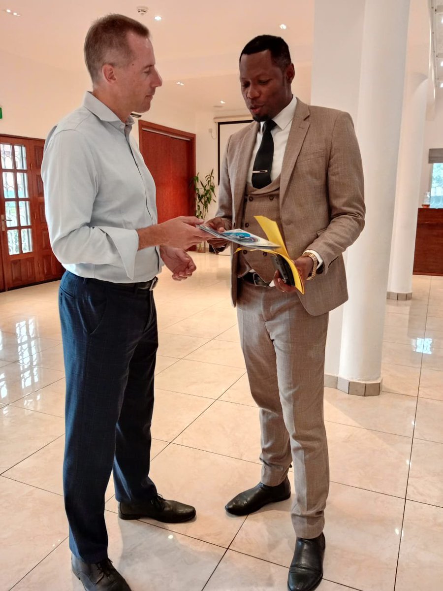 BeaugasOrain's tweet photo. Road to E-GOV'A 2026 : Avec S.E. Matthew David Woods (Matt Woods).

Ce fut un réel honneur d'être reçu hier, 12 août 2026, à sa résidence par le Haut-Commissaire de la Grande-Bretagne au Cameroun, S.E. Matthew David Woods (@MattWoods_UK ). Cette rencontre chaleureuse a été l'occasion idéale pour nous d'introduire et de promouvoir les ambitions d'E-Gov’A (le grand rendez-vous de l'e-Gov et de la transformation digitale en Afrique) auprès de la représentation britannique.

Par son statut de pionnier mondial du gouvernement numérique (à l'instar de https://t.co/mNMIEzAA8k et du Government Digital Service qui demeurent des références internationales en matière de services publics en ligne centrés sur l'usager) et en tant que premier pôle fintech d'Europe, le Royaume-Uni détient une expertise qui résonne parfaitement avec les thématiques d'E-Gov'A.

De plus, les liens du Commonwealth et les instruments de coopération britanniques (tels que #GlobalTalentVisa, #CommonwealthStartupFellowship, #FCDO, British International Investment et #UKExportFinance) offrent un cadre particulièrement favorable pour consolider la coopération technologique entre le Cameroun et le Royaume-Uni.

Aujourd'hui, 13 août 2026, dès 18h à sa résidence, dans la continuité de la Journée internationale de la jeunesse, S.E. Matthew David Woods présentera d'ailleurs aux côtés du Ministre de la Jeunesse, @MFoutsou, les trois Camerounais sélectionnés parmi les 100 Young Leaders du Queen Elizabeth Commonwealth Trust (#QECT). Cet événement marquant mettra à l’honneur la jeunesse montante dont l'engagement insuffle une dynamique positive au développement de nos communautés.

Dans cette dynamique, nous avons souligné auprès du diplomate qu'E-Gov'A offrira à sa Mission une plateforme de choix pour présenter ces programmes d'envergure. Nous avons ainsi exprimé notre vif souhait de voir le Haut-Commissaire inviter les entreprises technologiques britanniques spécialisées dans la fintech, la GovTech, la cybersécurité, l'intelligence artificielle et l'edtech à s'emparer de cette passerelle stratégique vers les marchés camerounais et d'Afrique centrale.

C'est donc tout naturellement que, dans la continuité de l'implication remarquée du Haut-Commissaire à Promote, nous l'avons invité à prolonger et à amplifier cette belle exposition lors d'#EGovA 2026.

🚀 E-GOV’A 2026 se tiendra du 14 au 17 octobre 2026 au Palais des Congrès de Yaoundé, avec à la clé la tant attendue remise des E-Gov'A Awards.
Placé sous le haut patronage du Ministère des Postes et Télécommunications @LibomMinette , l'événement est conjointement organisé par @DigitalBusiness Africa et l’association @SmartClickAFR.

📌 Thème de cette édition : « #IA et #egouvernance : Bâtir des services publics efficients dans une Afrique sans cash et sans papier »

🌟 Plus d'informations à découvrir sur : https://t.co/IcahsuGARK

Rejoignez cet écosystème d'innovation unique pour valoriser les solutions qui rapprochent durablement les services publics des citoyens.

📩 Contactez-nous dès à présent pour réserver votre opportunité de partenariat :
📞 +237 690 80 77 81
📧 event@e-gov.africa
🌐 https://t.co/IcahsuGARK

📲 Suivez nos chaînes WhatsApp pour les actualités sur l'e-Gouvernement et la transformation digitale en Afrique https://t.co/JgaEhJDJrV et sur E-Gov'A 2026 : https://t.co/q0NgnWxvq3

E-GOV’A, Cashless, Paperless, Seamless. 📲

#EGovA2026 #DigitalGovernment #TechCooperation #GovTech #Fintech #Cameroun #Innovation #eGov 
#TransformationDigitale #SmartClickAfrica #DigitalBusinessAfrica
#ICTMediaCM