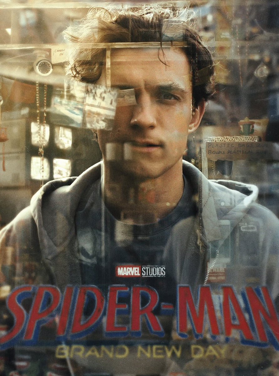 Thai_SuperHero's tweet photo. โปสเตอร์ใหม่ #BrandNewDay พอเห็นแบบนี้มันเหมือนกับว่าไม่ได้เป็นหนัง Spider-Man แต่เป็นหนังของ Peter Parker ที่ต้องทำหน้าที่ Spider-Man แทน ส่วนอีกใบก็เหมือนกับหนังดราม่าของ Peter และ MJ อะะะ

เห็นแล้วชวนนึกถึงตอนคุยกับเพื่อนว่า ในอนาคตคนจะอยากดูหนังฮีโร่แบบไหน คงไม่ใช่เป็นการออกมาสู้กับตัวร้ายแล้วก็ชนะไปเรื่อยๆ แต่อาจเป็นหนังที่เกินกว่าครึ่งเรื่องจะเล่าเรื่องของตัวละครที่อยู่หลังชุดฮีโร่มากกว่า เพราะทุกคนก็มีเรื่องดราม่า / ปัญหาที่ต้องเจอเหมือนกัน และเราเชื่อว่าพอเป็นแบบนั้น มันคงเข้าถึงและ related กับผู้คนได้ง่ายขึ้น