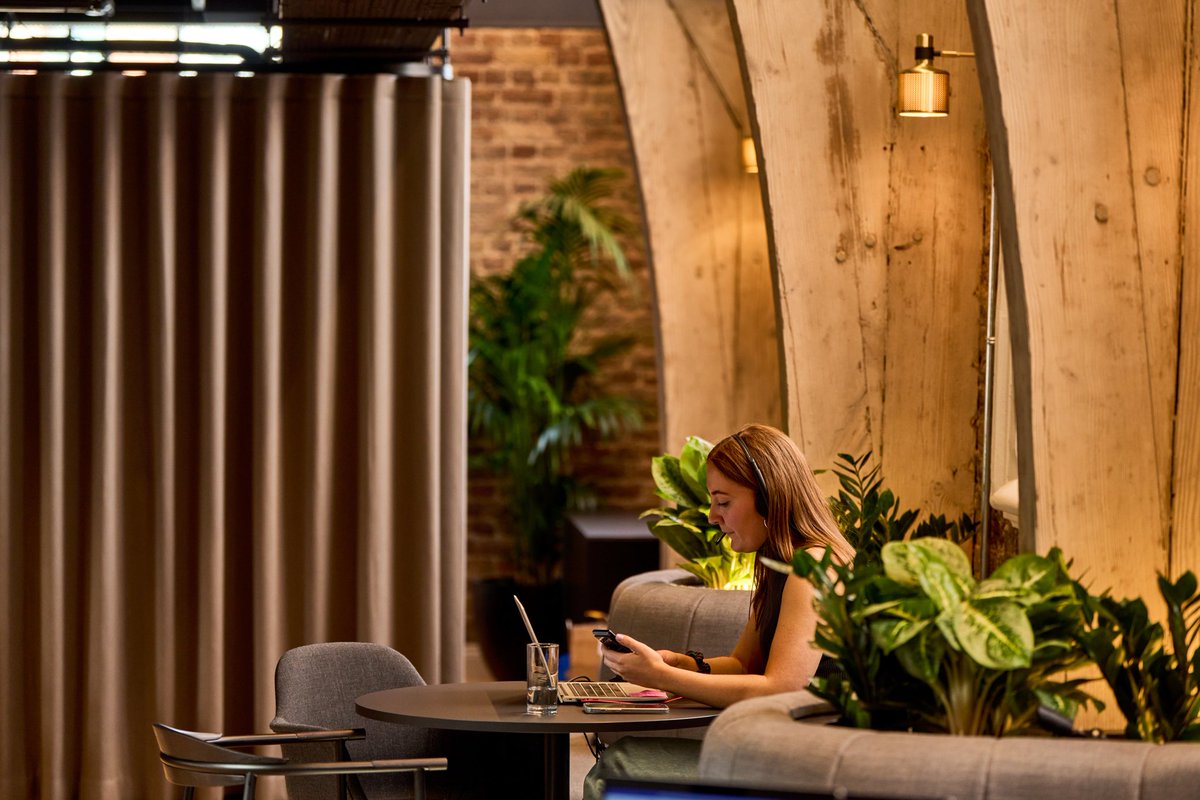 headspacegroup's tweet photo. Coworking spaces are more than just shared offices — they’re designed experiences that make people feel better, think clearer, and work smarter.
The secret lies in psychology. #coworking #coworkingspace #offices #workspace https://t.co/fSD0jCM7jW https://t.co/pOrIX40g6w
