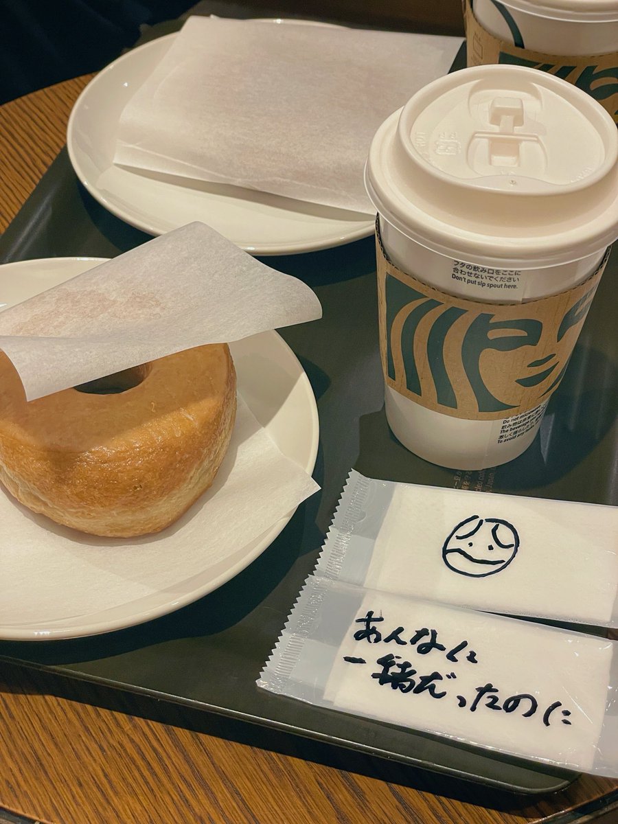 somekanochan's tweet photo. 今日同じスタバに2回行ったんだけど、1回目行った時にスマホケースに挟んでたガンプラパケのステッカー店員さんに見られて、僕も今SEED見返してるんです！とおしぼりにお絵描きしてくれた！ 昼過ぎに行った時も朝の客だと気付いてくれてマイド！ハロ描いてくれた笑 ありがとうございました🫶🫶 https://t.co/xkxDQB4vio
