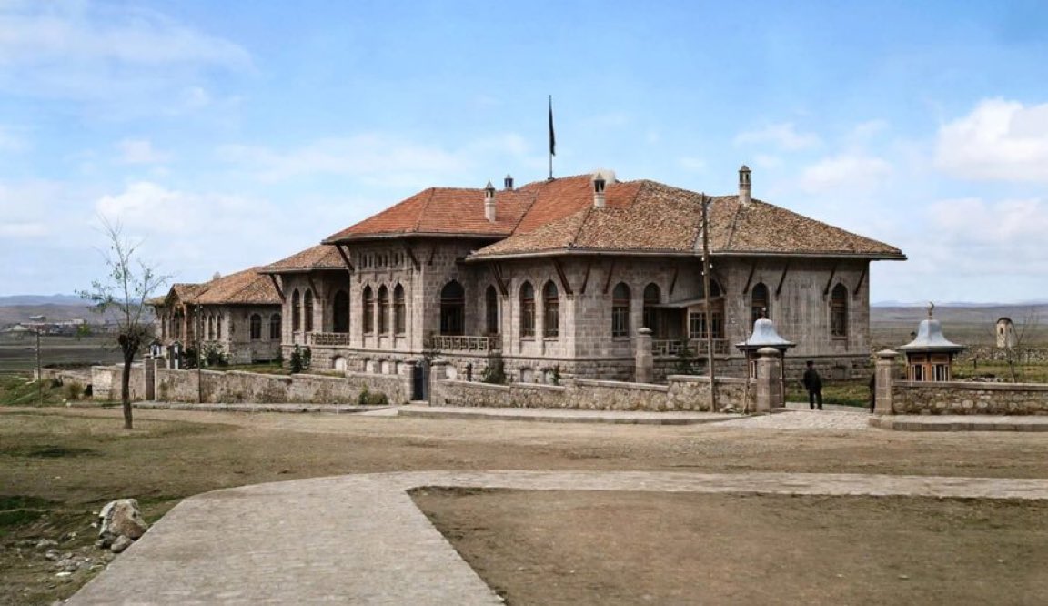 vukuathaberx's tweet photo. 📸 Birinci Türkiye Büyük Millet Meclisi 

(1922) https://t.co/jIDo7J2aTy