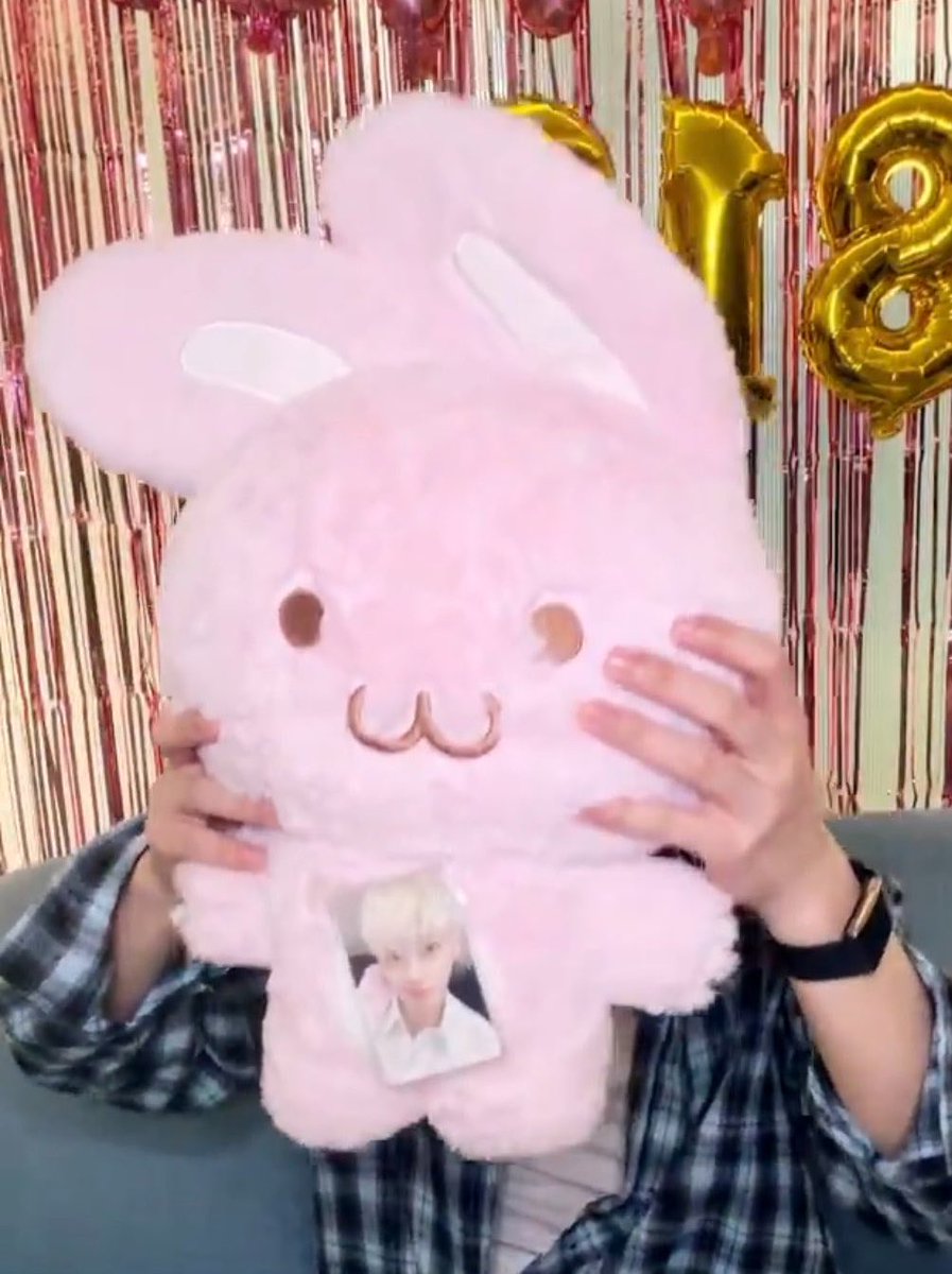 23thursdaegirl's tweet photo. แจมทำแมวหลุดเหรอลูก… โอ้ยน้อ5555555555555555555555555

ปีที่แล้ว                                            ปีนี้ https://t.co/l9ZCVCRcoM