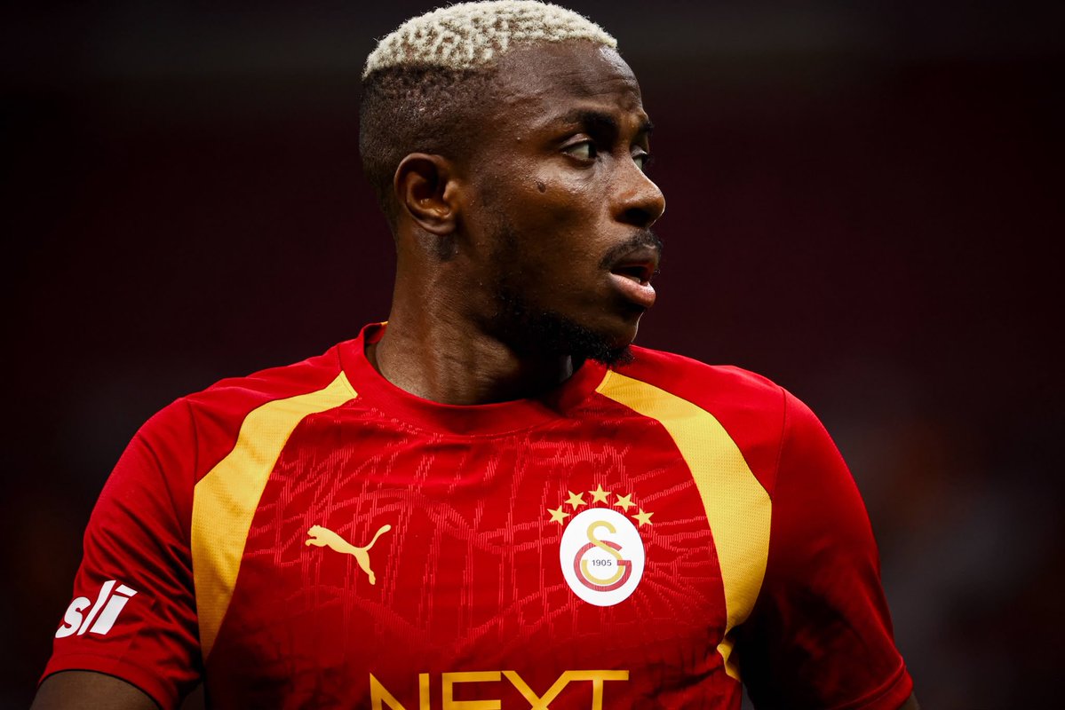 Plettigoal's tweet photo. 🚨❌ Galatasaray were offered €130m for Victor Osimhen yesterday via an intermediary acting for Al-Hilal.

The offer was made verbally.

Galatasaray are not willing to negotiate at this stage and have no intention of entering talks.

@SkySportDE 🇳🇬 https://t.co/0JipzqdyiL