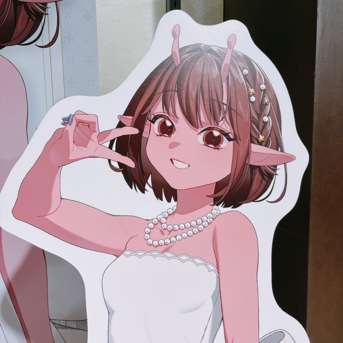 3Dq5u's tweet photo. 何が好きって、🤖ちゃんの足元さ、これヒール履くって概念じゃなくてそういうパーツ特注で作って交換して取り付けてるのかなって

衣装可愛い〜！って気持ちと足元アップで撮影して大変申し訳ない気持ちでいっぱい https://t.co/4ON8wjUOKb