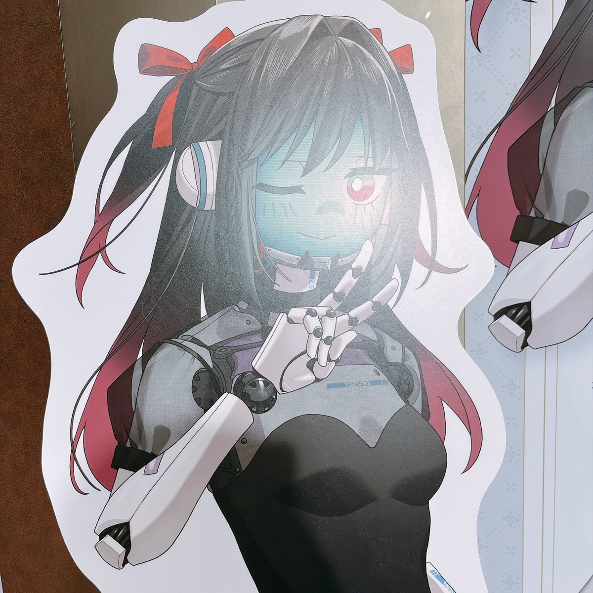 3Dq5u's tweet photo. 何が好きって、🤖ちゃんの足元さ、これヒール履くって概念じゃなくてそういうパーツ特注で作って交換して取り付けてるのかなって

衣装可愛い〜！って気持ちと足元アップで撮影して大変申し訳ない気持ちでいっぱい https://t.co/4ON8wjUOKb