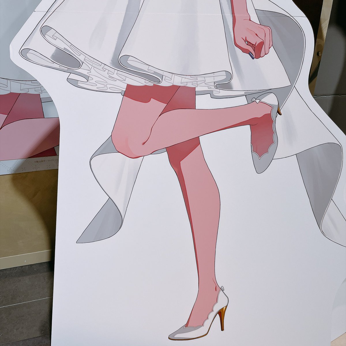 3Dq5u's tweet photo. 何が好きって、🤖ちゃんの足元さ、これヒール履くって概念じゃなくてそういうパーツ特注で作って交換して取り付けてるのかなって

衣装可愛い〜！って気持ちと足元アップで撮影して大変申し訳ない気持ちでいっぱい https://t.co/4ON8wjUOKb