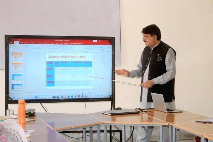 GCCMARDAN's tweet photo. Day 2 | Professional Training

We are truly obliged to *Dr. Tariq Masood* from _Abdul Wali Khan University, Office of Research, Innovation and Commercialization_ for honoring GCCM with an insightful workshop on *Paper Setting &amp; Paper Marking Rubrics*.

Girls' Cadet College Mardan https://t.co/f5wvEsSHng