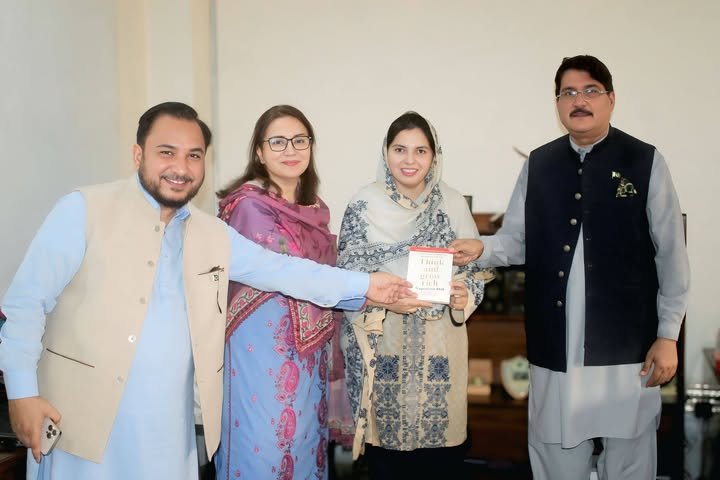 GCCMARDAN's tweet photo. Day 2 | Professional Training

We are truly obliged to *Dr. Tariq Masood* from _Abdul Wali Khan University, Office of Research, Innovation and Commercialization_ for honoring GCCM with an insightful workshop on *Paper Setting &amp; Paper Marking Rubrics*.

Girls' Cadet College Mardan https://t.co/f5wvEsSHng
