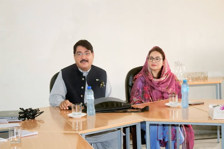 GCCMARDAN's tweet photo. Day 2 | Professional Training

We are truly obliged to *Dr. Tariq Masood* from _Abdul Wali Khan University, Office of Research, Innovation and Commercialization_ for honoring GCCM with an insightful workshop on *Paper Setting &amp; Paper Marking Rubrics*.

Girls' Cadet College Mardan https://t.co/f5wvEsSHng