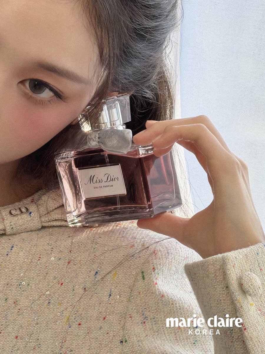 ialwayswndst's tweet photo. wait… aside from everything else, HAERIN IS STILL WITH DIOR????? HELLO???? https://t.co/HSGtjebe3s