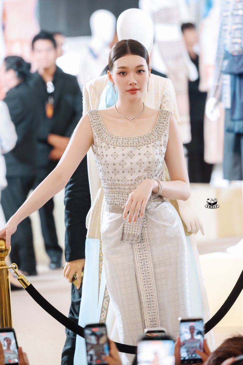 fruitday1128's tweet photo. 😎😎

ORM SWU LEGACY FASHION
#OrmXLegacyOfThaiTextiles https://t.co/vYruukwdAJ