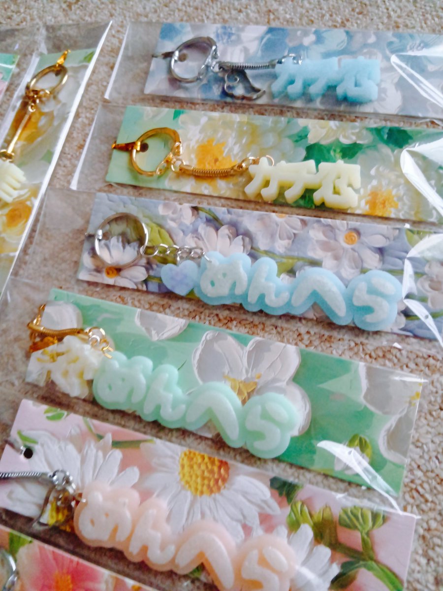 usamihara39's tweet photo. 文字チャーム各種
台紙は栞としても使用可能です♡

#ハンドメイドアートフェスタ
＃資材フェスタ https://t.co/hSFKJwEsKV