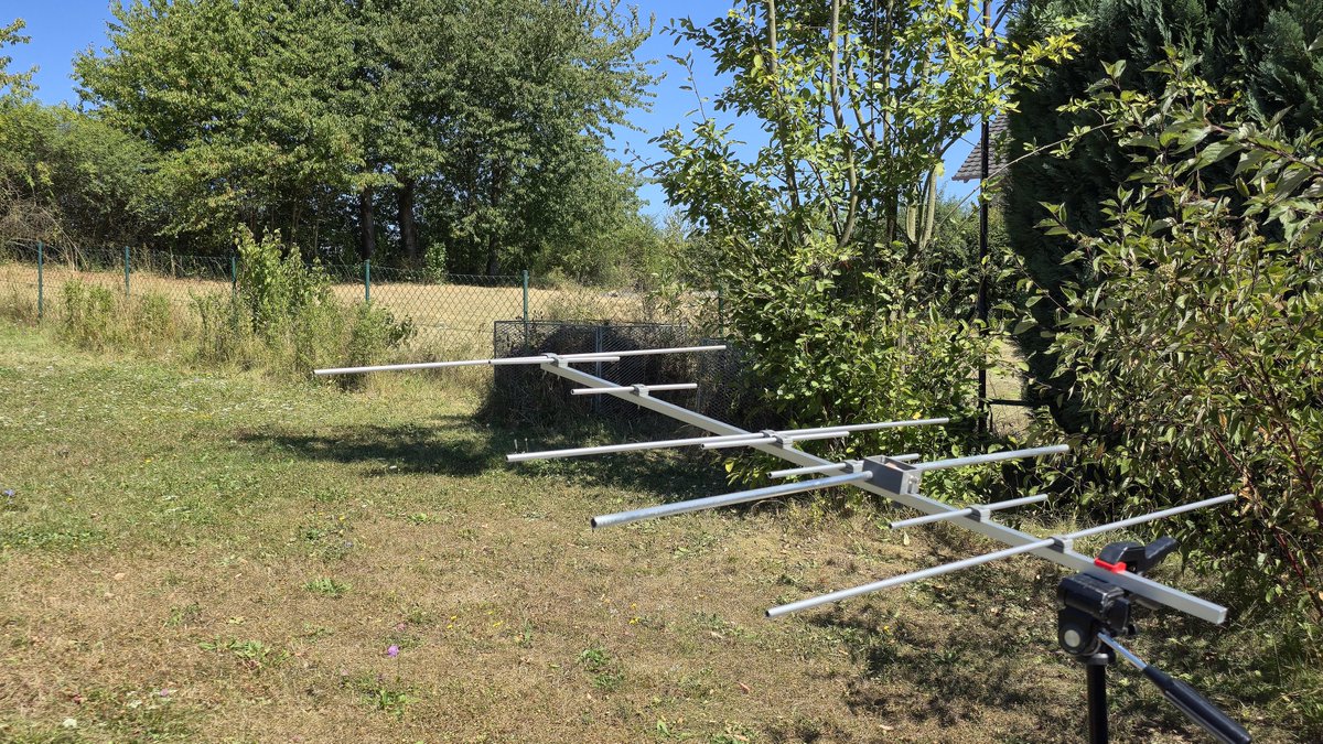 _DK5AI_'s tweet photo. Todays work: 2m/70cm Yagy designed by DK7ZB, length abt. 90cm, just one cable, no Diplexer needed. The fun can begin. 😊 https://t.co/fhHy6XLNdE