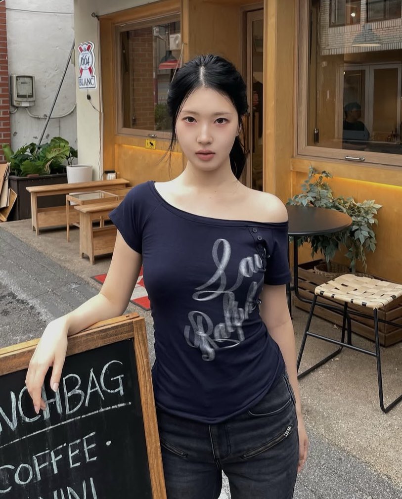 prevnseoul's tweet photo. ꒰ Pre ꒱ Prenda ˚⟡˖ 👩🏻🧵🏹 ☆⋆
lettering off shoulder short sleeve
★ ลด 51% เหลือ 850.- ส่งฟรี (มัดจำ 400.-)
🛩️ ส่งกลับแอร์ ♡ รับพรีจนกว่าคูปองจะหมดค่ะ
#prenda #เสื้อprenda #พรีออเดอร์เกาหลี https://t.co/czFk6ECI23