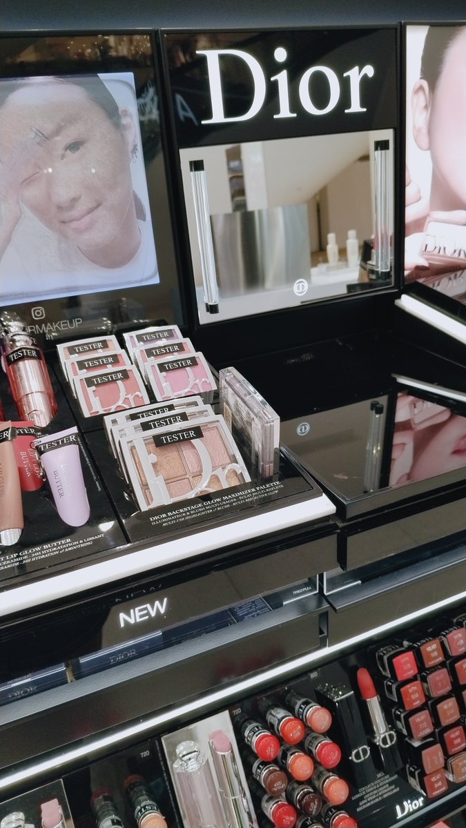 lipsgloses's tweet photo. hal yg bikin ak bahagia : shopping https://t.co/R5tAosMMjg
