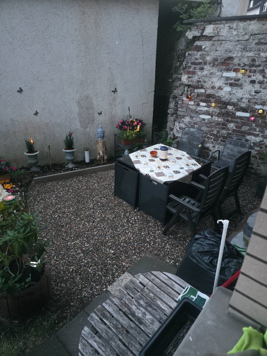 Benny_The_Nerd's tweet photo. Hey, meine #Nerds.
Die letzten #Wochen war es etwas ruhig bei mir aber keine sorgen euren #Nerd geht es gut hat viel um die #Ohren gehabt.
Habe den #Garten von meiner Mutter neu gestaltet und von meiner Frau & mir das #Wohnzimmer neu gemacht.
LG euer Nerd.
(Garten) https://t.co/w2oqp3APWV