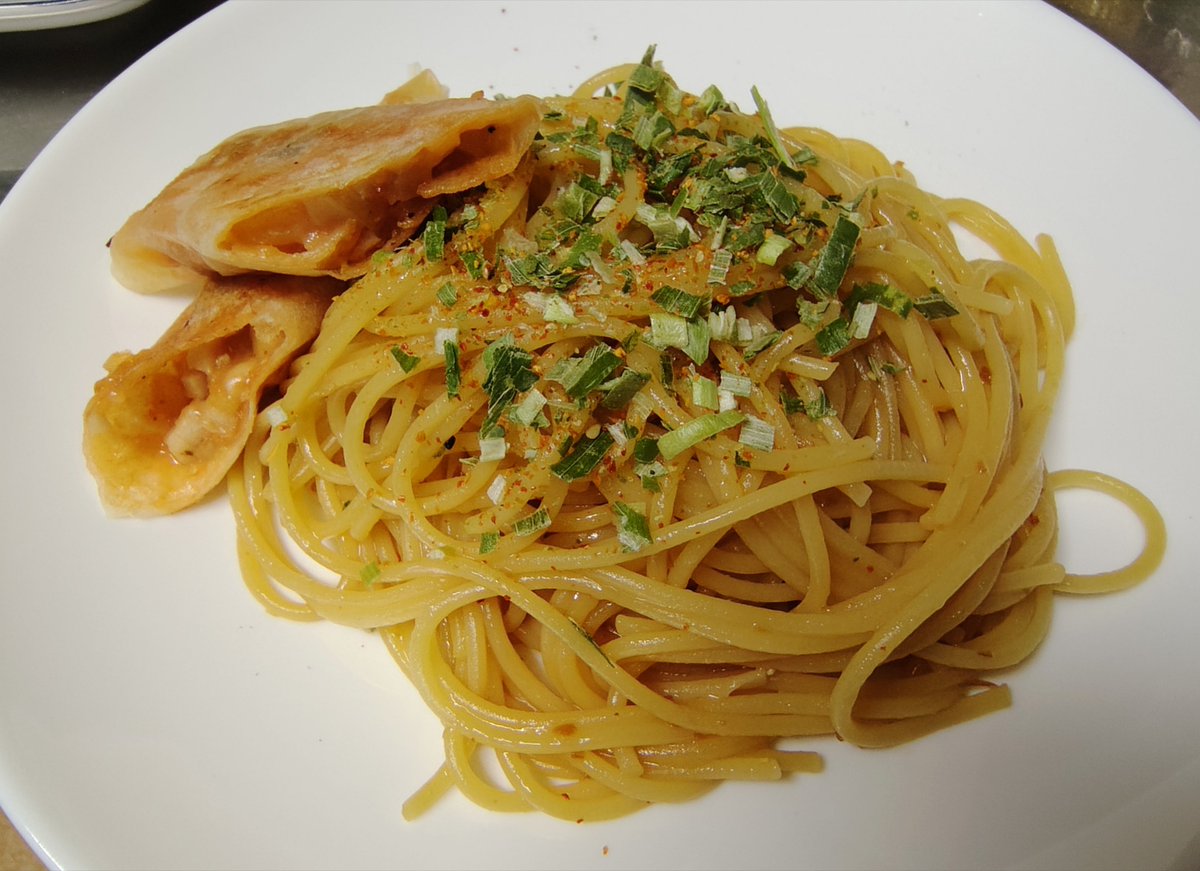 so_dan_shitsu's tweet photo. 今日の晩ごはん
🔶エビチリ春巻き
🔶柚子バター醤油パスタ
どちらも美味しくできた( ｰ̀дｰ́)و
エビプリプリでうましっ🦐

#写真 #夕食 #食事 #パスタ https://t.co/B6gAKITJBv