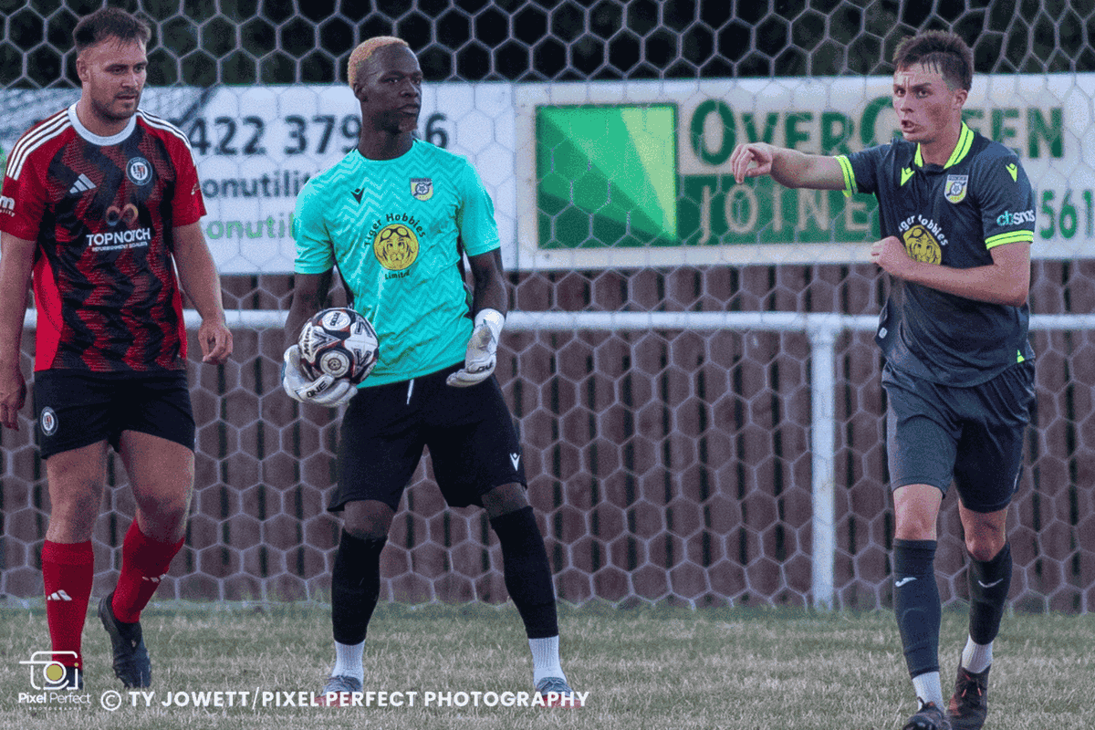frickleyathfc's tweet photo. 𝐌𝐀𝐓𝐂𝐇 𝐏𝐇𝐎𝐓𝐎𝐒 📸

A big thank you to Pixel Perfect Photography for covering our FA Cup match against Campion AFC.

Their support is greatly appreciated.

The full set of photos can be found on the link below 👇

https://t.co/VfI7qUKYVC 

#ForzaFrickley #BackTheBlues https://t.co/vozshgZgUN