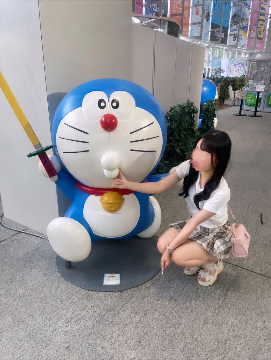 yrs_nyan's tweet photo. 六本木の夏だいすき=•ω• =🐾🩵
念願ハリプのアイスとドラえもん🐈‍⬛⭐️
 #herlipto #サマフェス2026  #ドラえもん https://t.co/iPFhblm3z5