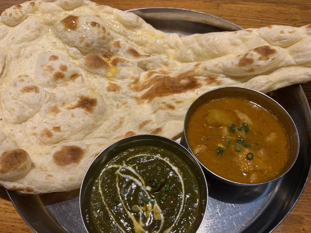 k70102085's tweet photo. カレー
#カレー #ダブルカレーランチ 
#スープ #サラダ
#本日のカレー #おかわりナン 
#プルニマ https://t.co/DBgOgpyPOf
