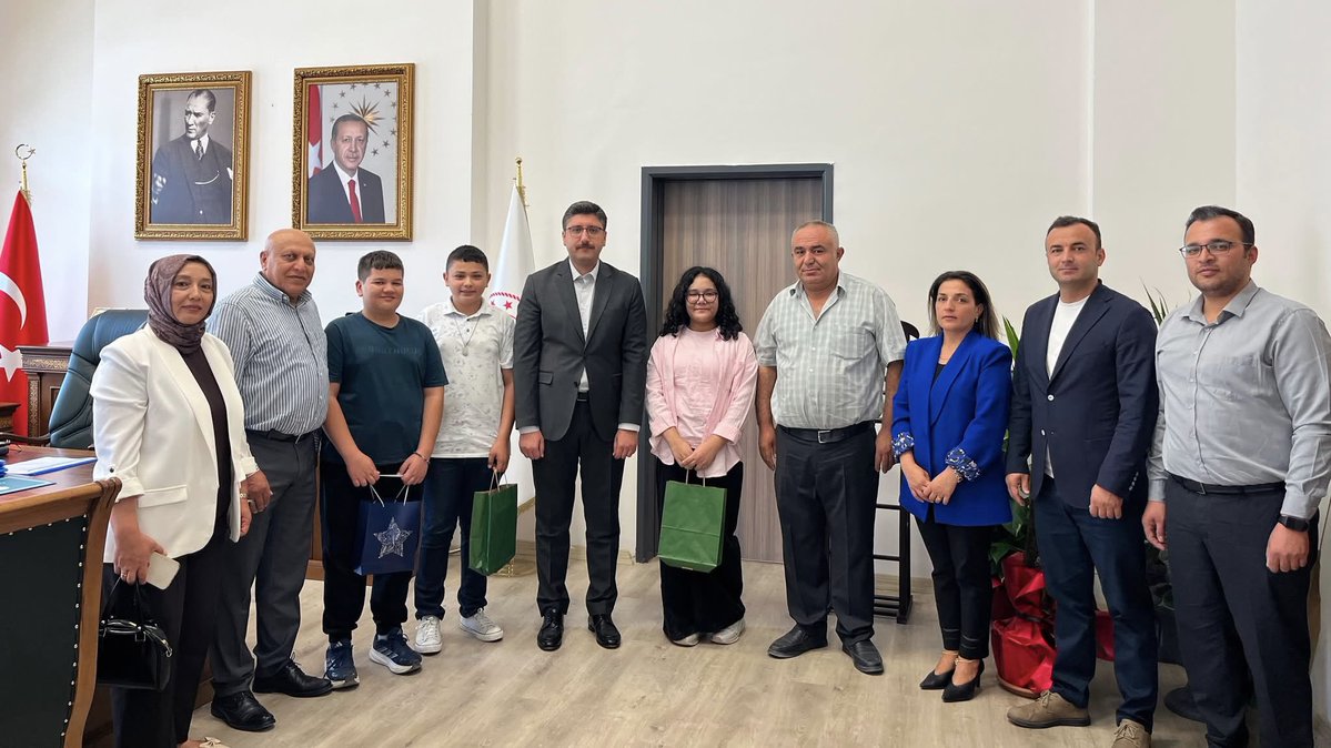 ceritmem46's tweet photo. İlçe Millî Eğitim Müdürümüz Ali ÖZTÜRK, Şube Müdürümüz ve okul müdürlerimiz ile birlikte, LGS sınavında ilçemizde dereceye giren öğrencilerimiz Ramazan Efe BORAZAN, Yusuf Mert GÜLER ve İrem Nisa ARAS ile Sayın Kaymakamımız Mustafa ŞEKER’i makamında ziyaret etti. https://t.co/BN8HMJYC2y