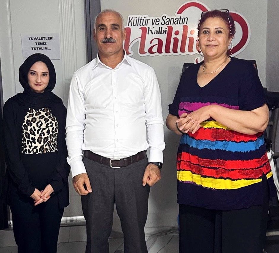 Seydi_eyyupoglu's tweet photo. Haliliye Belediyemizin Kültür Sanat ve Sosyal İşler Müdürlüğü #ŞehitlikMilletevi ’nin kıymetli #personellerini ziyaret ettik. Yeni çalışmalar için fikir alışverişinde bulunduk. #Emekçi personellerimizin her zaman yanındayız, Hem-hâl olmaya devam edeceğiz. 

#HaliliyeBelediyesi https://t.co/jpBAVpd5cr