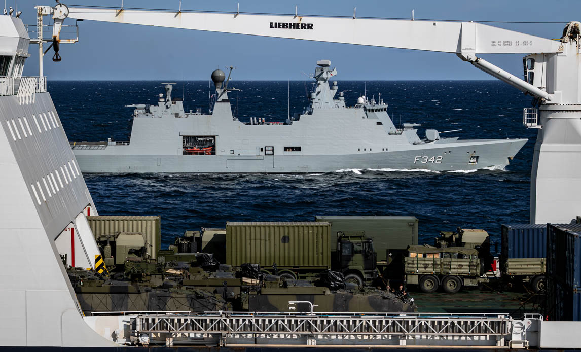 NavyLookout's tweet photo. 🇩🇰Denmark has moved a battlegroup across the Baltic Sea to 🇱🇻Latvia under heavy #JEF nations protection.

Before the RoRo vessel MV ARK Germania carrying armour and vehicles sailed, a 🇬🇧UK P-8 Poseidon searched the south-western Baltic for potential surface and submarine threats.

The merchant ship was escorted by Danish frigate 🇩🇰 HMDS Esbern Snare, 🇸🇪 Swedish corvette HSwMS Nyköping and other maritime patrol aircraft.

More than 800 Danish troops and vehicles are now at Camp Valdemar, joining the Canadian-led NATO brigade defending Latvia.