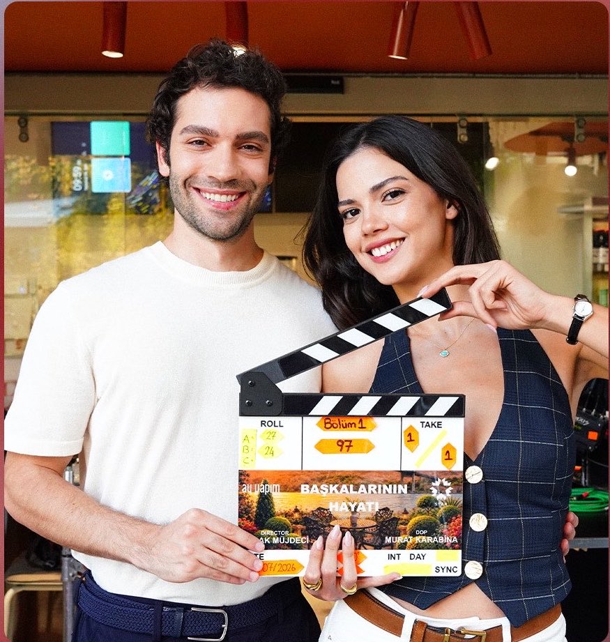 MuzikveTV's tweet photo. Burak Berkay Akgül &amp; Eylül Lize Kandemir ikilisi sezona damga vurur diyorum ben. Tabi ki bu masanın en büyük destekçisi ben olacağım. ♥️
#BaşkalarınınHayatı #HülSar https://t.co/lF02ZMscDI