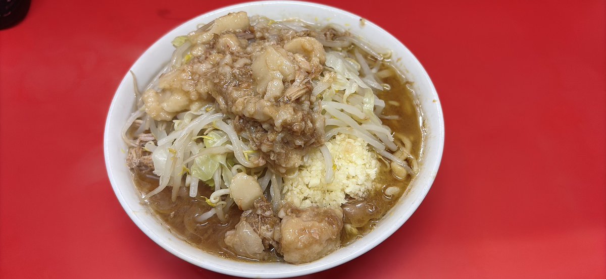 koun026's tweet photo. 松戸二郎 外待7 20:09
線状降水帯に負けじ劣らず力強い一杯
#ラーメン二郎
#松戸駅前店
#松戸二郎 https://t.co/fvXyHxV8IM
