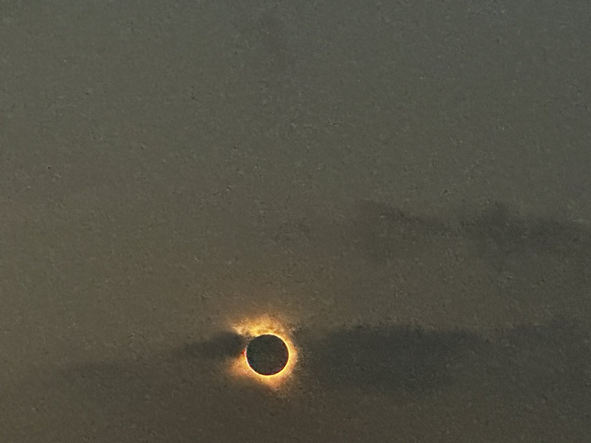 jo_chickettejo's tweet photo. @NASASpaceflight Totality from Puçol beach Valencia! Not bad from my iPhone. Bloody cloud though! https://t.co/ETFNR9SLtF