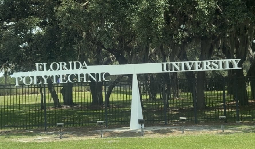 ReneSOlson's tweet photo. All moved in!! Have a great year kiddo!! 💜 https://t.co/DFJimvXvhP