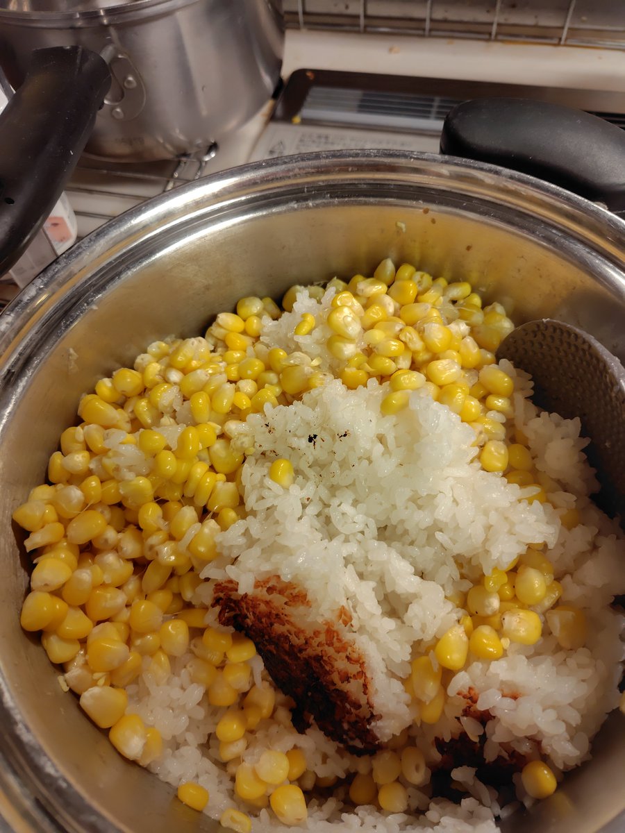 macki_gm's tweet photo. 今夜はトウモロコシご飯～ https://t.co/6mQTJQYIqw