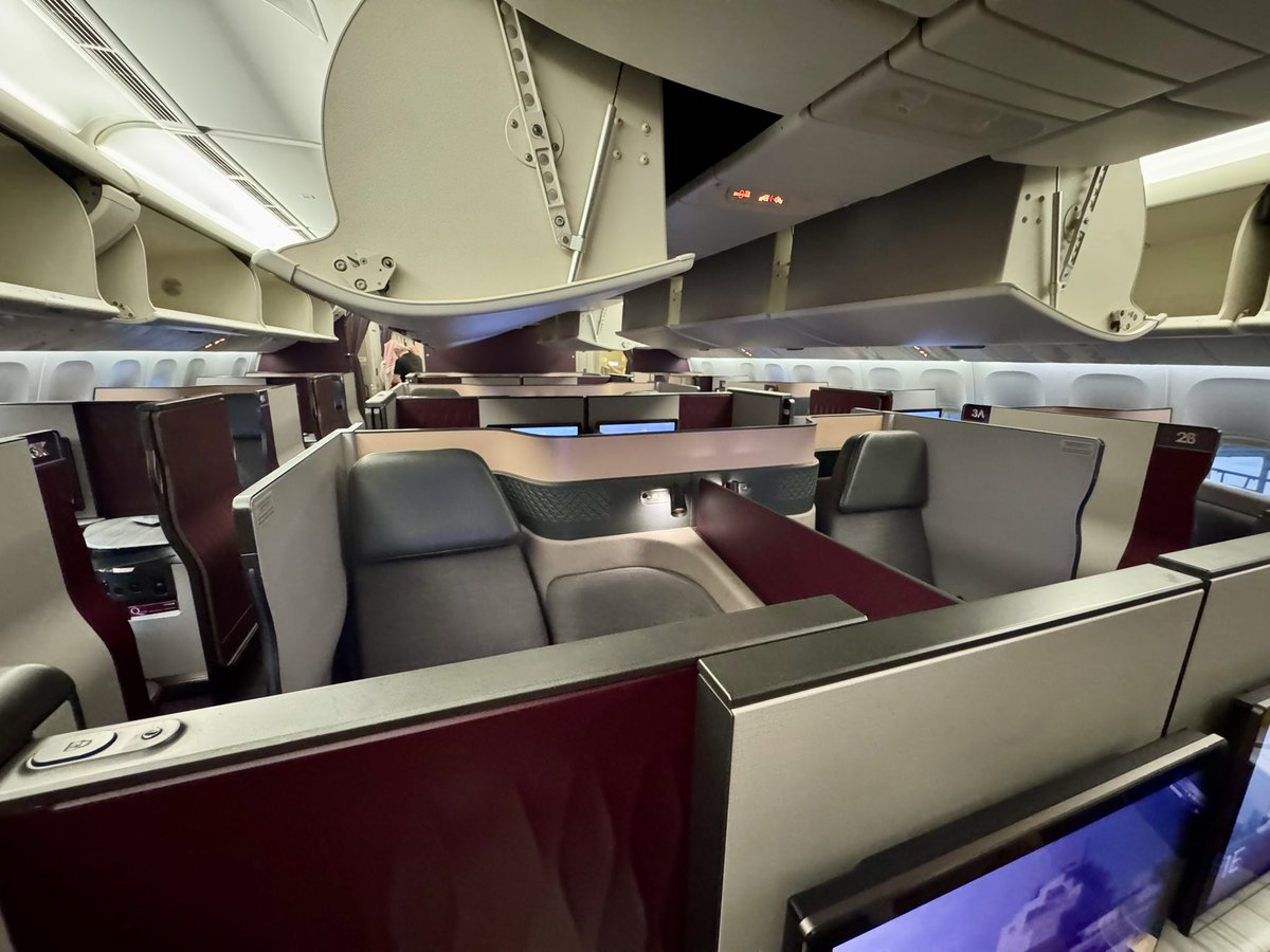 carib01550's tweet photo. Qatar Airways
QR1124
🇶🇦DOH 18:55 ✈︎ 21:30 MCT🇴🇲
B777-300ER(A7-BAV)
Business class

マニラから乗った機材と同機材でした
1時間強のフライトですがまたQsuiteに！🙌

#カタール航空 #B777 #Qsuite #MCT #オマーン #oman https://t.co/ZehoBAFSNW