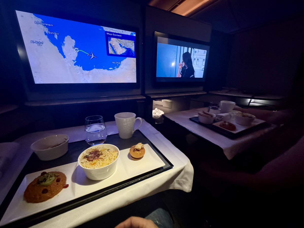 carib01550's tweet photo. Qatar Airways
QR1124
🇶🇦DOH 18:55 ✈︎ 21:30 MCT🇴🇲
B777-300ER(A7-BAV)
Business class

マニラから乗った機材と同機材でした
1時間強のフライトですがまたQsuiteに！🙌

#カタール航空 #B777 #Qsuite #MCT #オマーン #oman https://t.co/ZehoBAFSNW