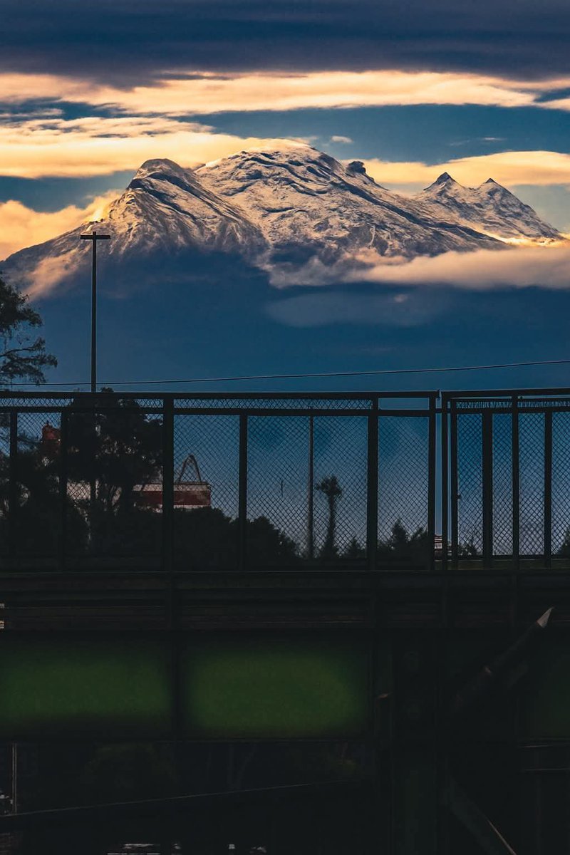 Meminehappy's tweet photo. UNA VISION DEL 🌋 IZTACCIHUATL DESDE LA ESTACIÓN GUELATAO DEL TREN LIGERO LINEA "A"
CDMX 🤗🇲🇽 https://t.co/urabAp9cR1