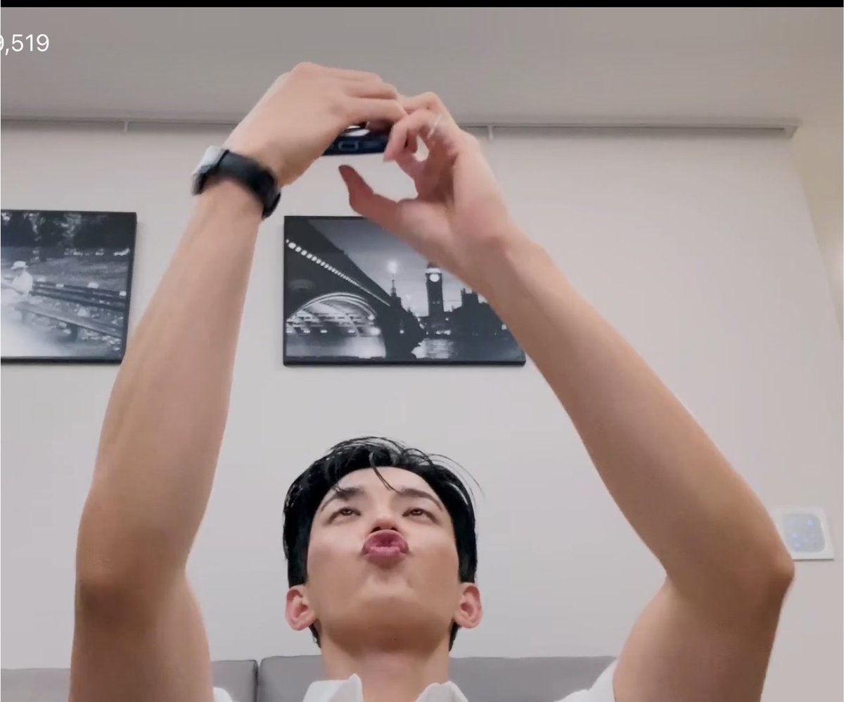 kyeomties's tweet photo. wait I want this selca too haha 😭 https://t.co/kO0EhkYnEg