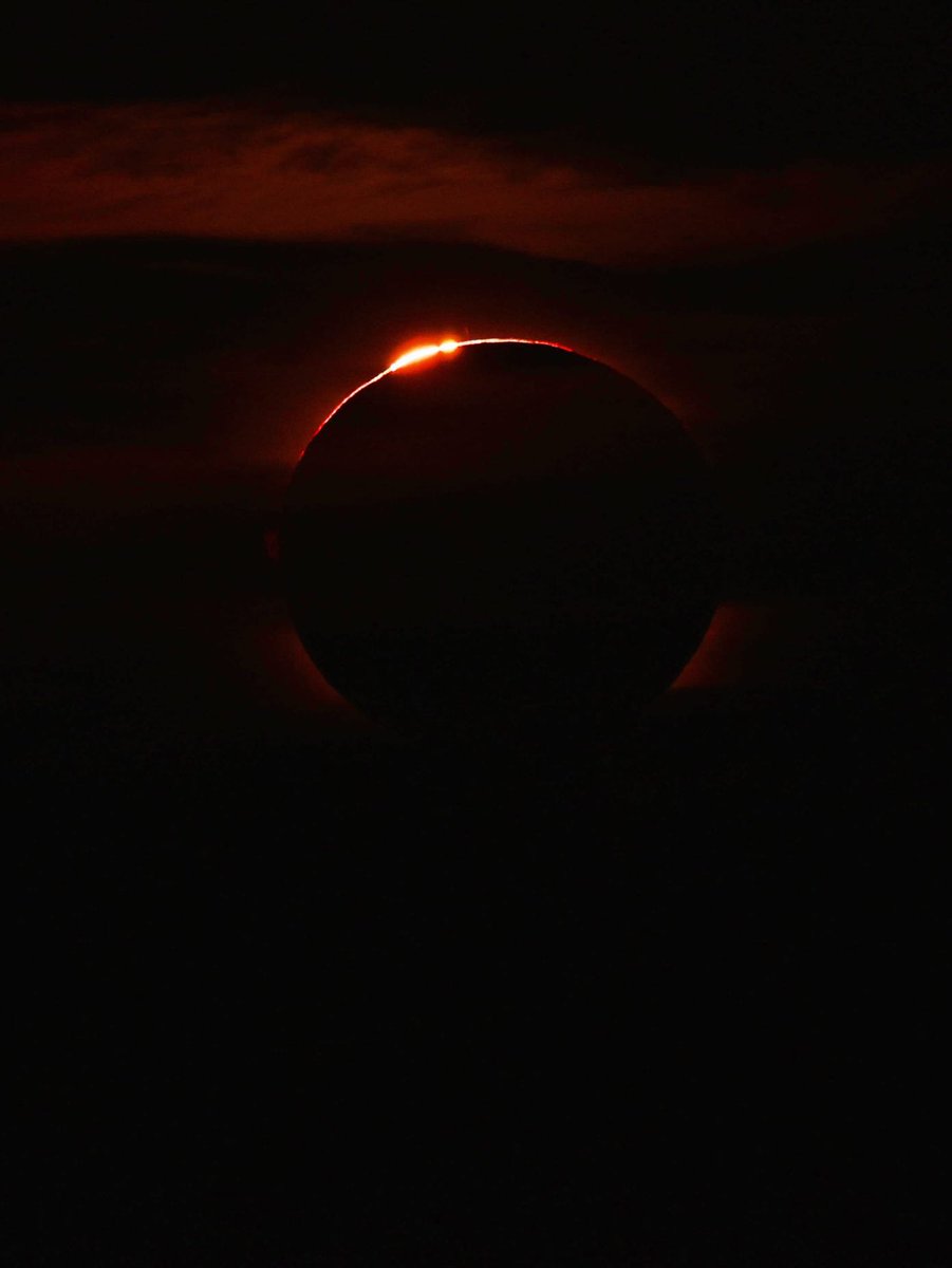 ibmeteo's tweet photo. 🌑📸 Imatges espectaculars de l’eclipsi d’ahir des de Punta Grossa, Arenal d’en Castell (Menorca).

Un moment únic i històric, captat en unes fotografies impressionants. ✨

📸 Montse Salas Castillo https://t.co/TuHsd2ccal