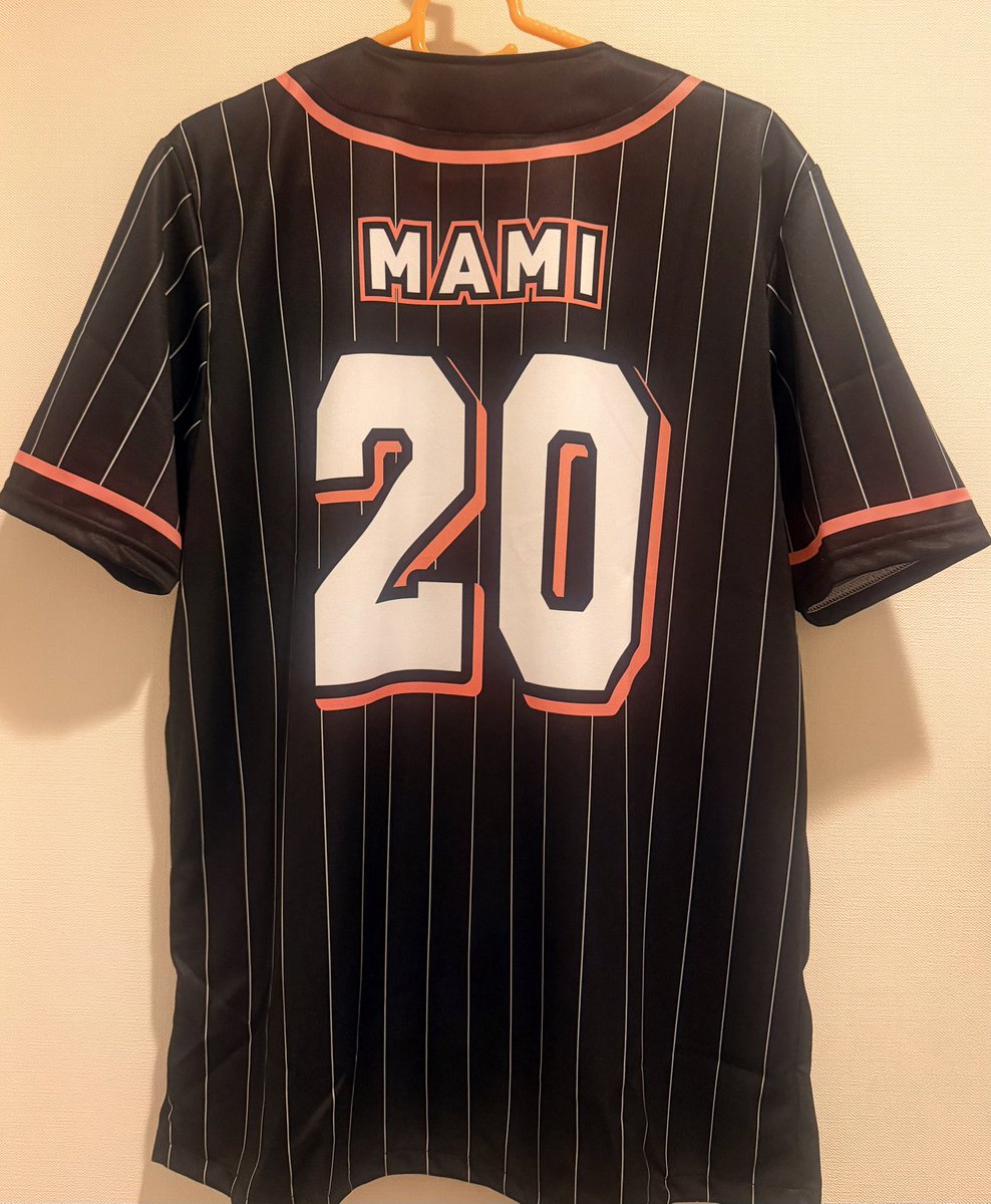 N0yO38pJDzUeQ4N's tweet photo. 家に帰ったら我が家にも
SCANDAL Chapter20
オリジナルベースボールシャツ
が届いてた⚾️
他のグッズも早く来ないかなぁ🤔
#SCANDAL
#MAMI
#Capter20 https://t.co/z89Al9GtAY