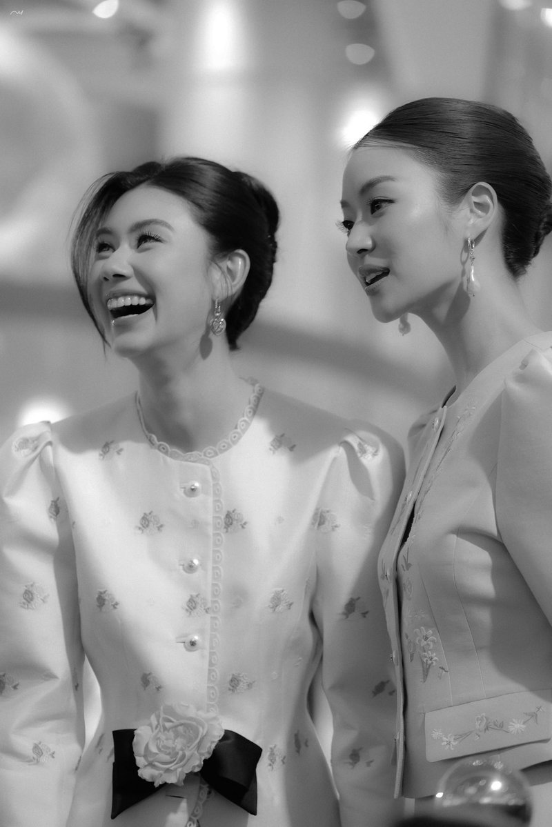 _09jannn's tweet photo. เหมือนว่าโลกของเราได้เปลี่ยนสีไป 
มันสวยงามเกินกว่าจะพบได้ที่ใด:-)

LENAMIU X LEGACY
#LegacyFashionXLenaMiu
#LenaMiu #ลีน่าหมิว https://t.co/u6upYfe7UR
