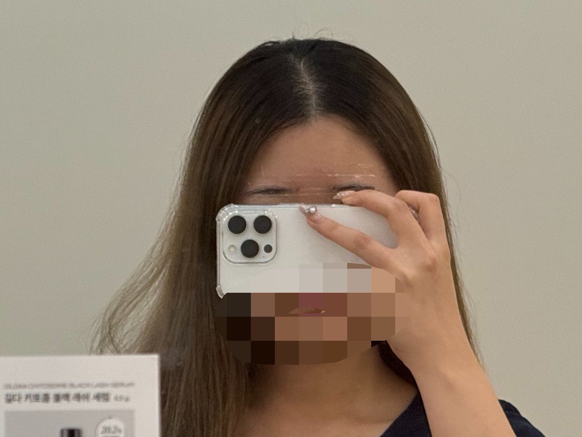ppppong_00's tweet photo. 눈썹문신하고 왓더욤
잘 된 것 같나유~? https://t.co/MManNmvy3H