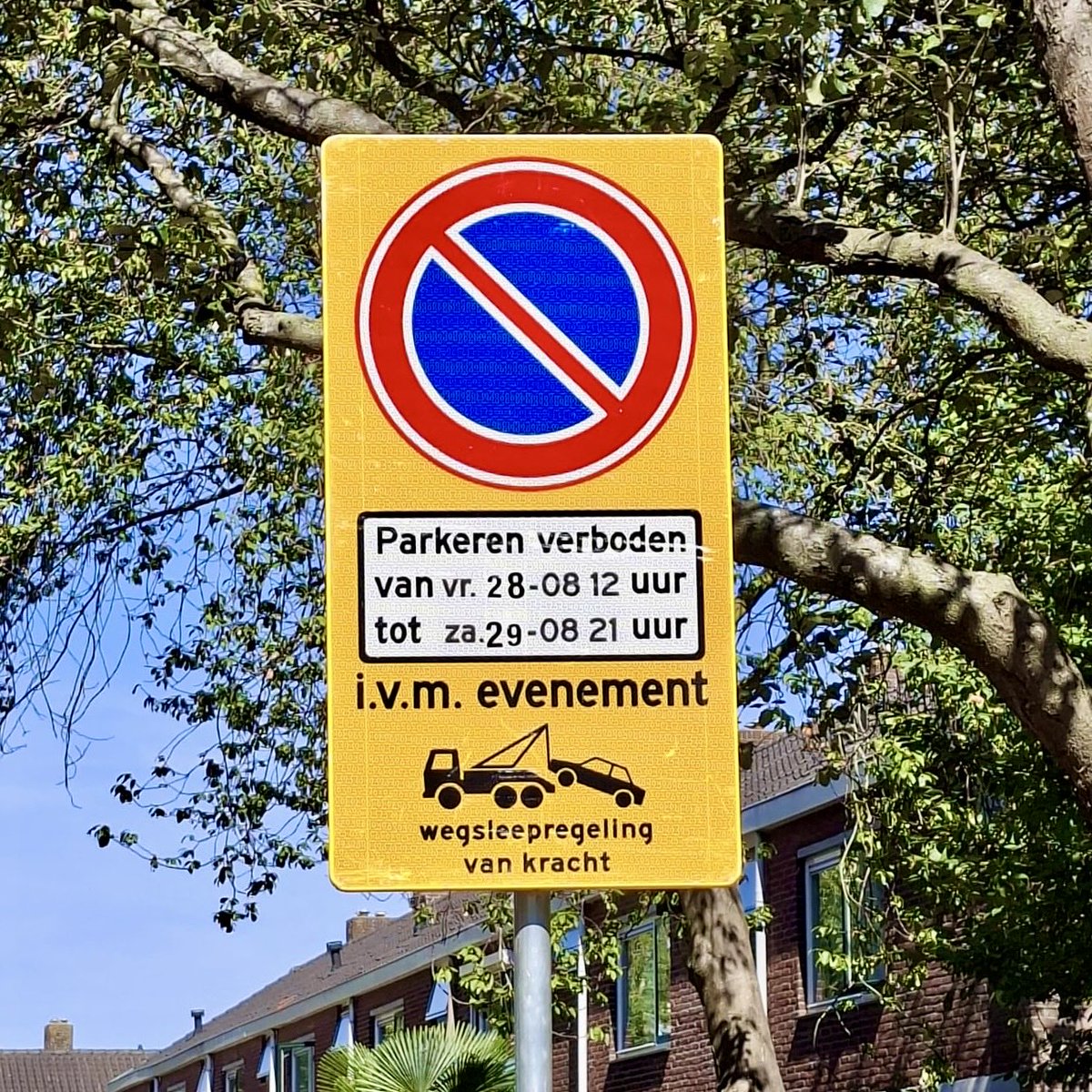 zomerparkdag's tweet photo. 🗓️☀️🎉 Nog maar iets meer dan twee weken, dan is het 29 augustus: #Zomerparkdag! 

Op deze feestelijke dag presenteren veel organisaties die in Ambacht actief zijn, aan het publiek. Ook is er een #themaplein met #hulpdiensten, #kleedjesmarkt, #braderie en veel meer. #Welkom! https://t.co/C8aOZEvXzL