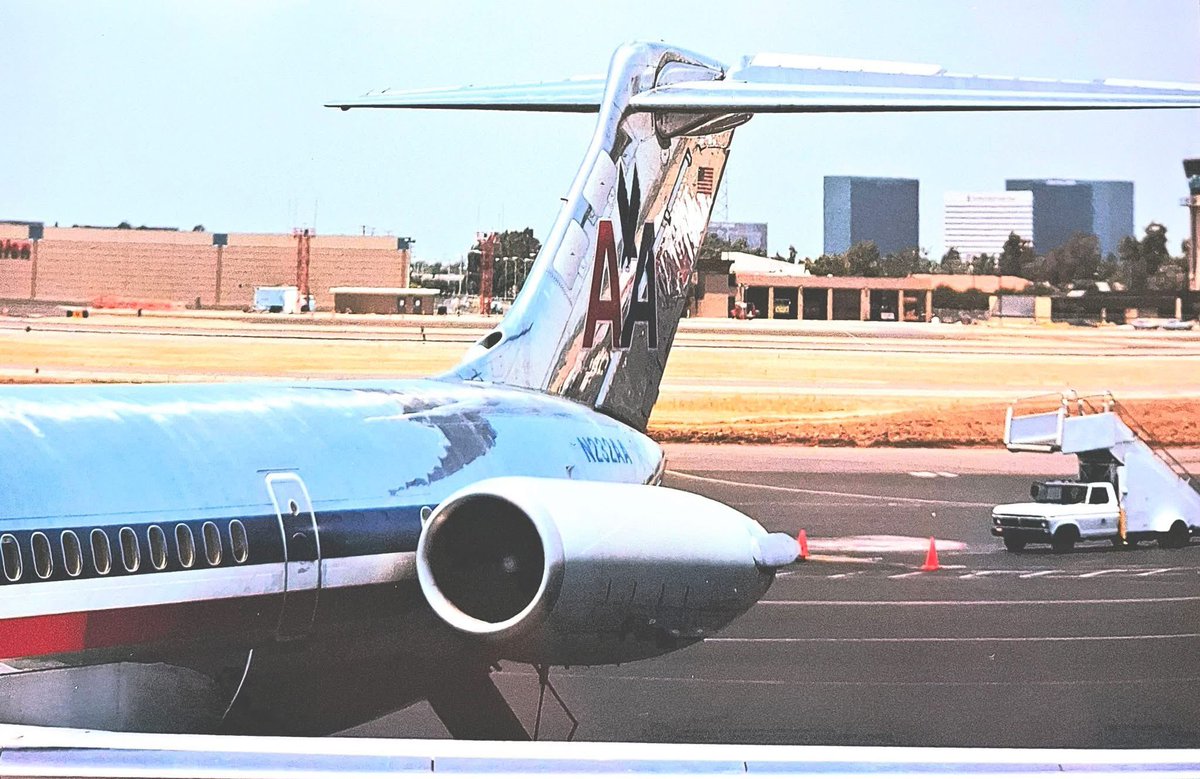 n194at's tweet photo. American Airlines
McDonnell Douglas MD-82 N232AA
SNA/KSNA Orange County Airport
Date: 1987
Photo credit Stephen Mordey
#AvGeek #Aviation #Airline #AvGeeks #MD80 #Maddog #AmericanAirlines #SNA @MD80com @edelweiss330 @AmericanAir 🇺🇸 https://t.co/iYlDLBgpYU