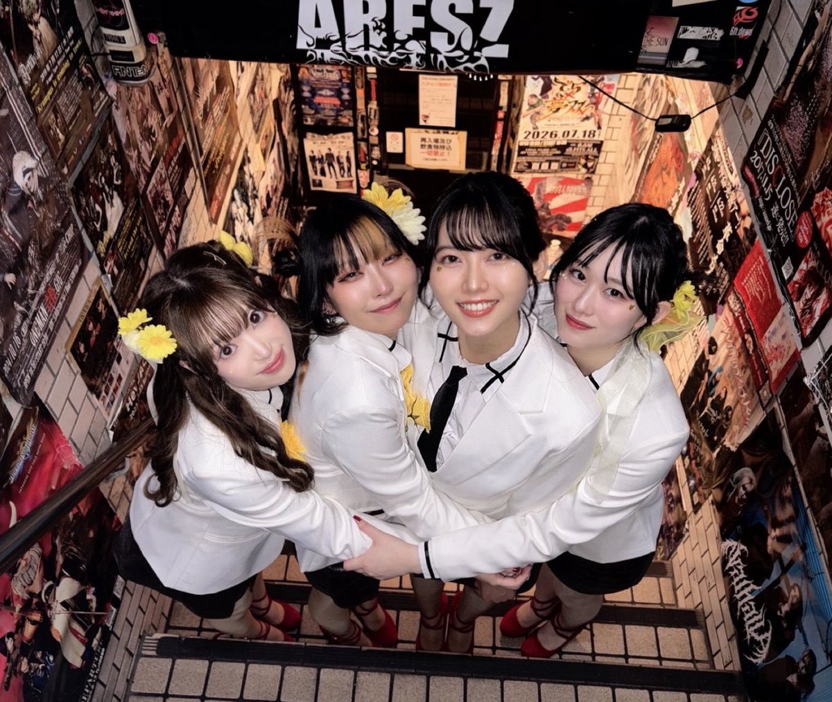 TEARSDROP13's tweet photo. 8/11LIVE終了🎉
T-AR'S DROPはこの先も続きます‼︎より私達の感情を音楽に乗せて皆様の心へ届けられるよう、魂込めて全力で挑んでいきます❤️‍🔥明るい未来に向かって、まだ未完成なこの道を、これからも私達と一緒に作り上げていきましょう🔥
次のライブまでお楽しみに〜👋
#ガールズバンド
#てぃあーず https://t.co/5KjTRgXUeS